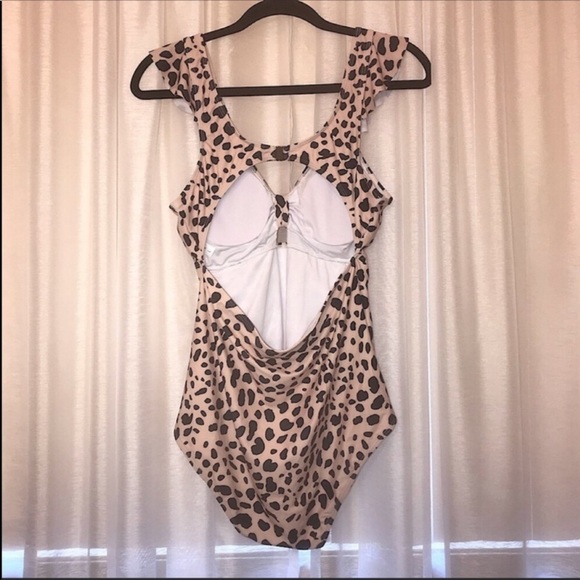 Beachsissi NWT Leopard Print Ruffle Shoulder One Piece Swimsuit Large - Picture 3 of 5